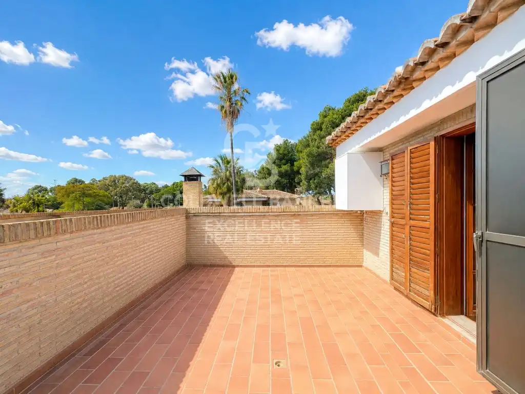 Vista exterior de Casa o xalet en venda en Torrent amb Aire condicionat, Calefacció i Jardí privat