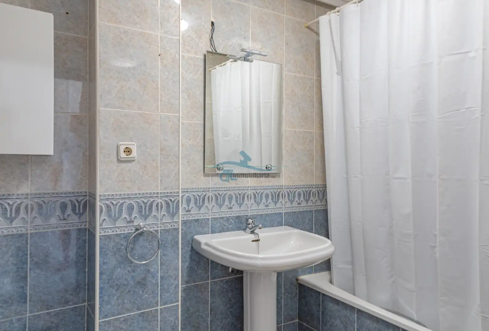 Bathroom of Flat for rent in Linares  with Air Conditioner, Heating and Furnished