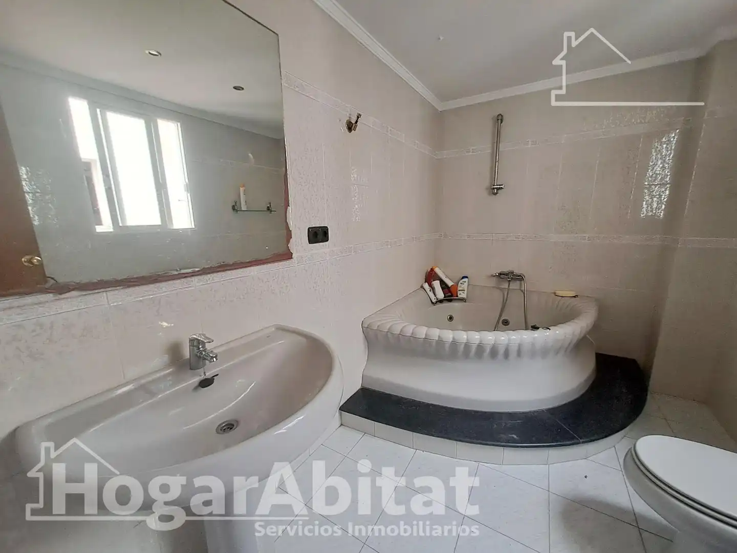 Bany de Casa o xalet en venda en Castellón de la Plana / Castelló de la Plana amb Terrassa, Traster i Moblat