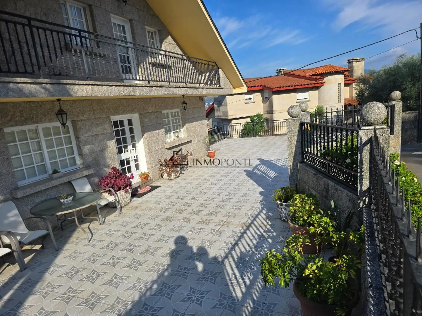Terrassa de Casa o xalet en venda en Pontevedra Capital  amb Calefacció, Jardí privat i Terrassa
