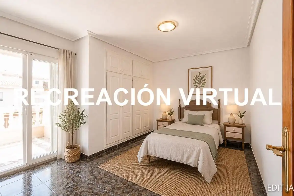 Habitación de Casa adosada en venta en Orihuela