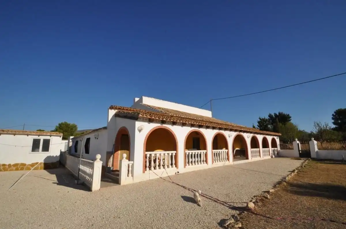 Chalet con piscina en venta en El Pinós / Pinoso, imagen 2