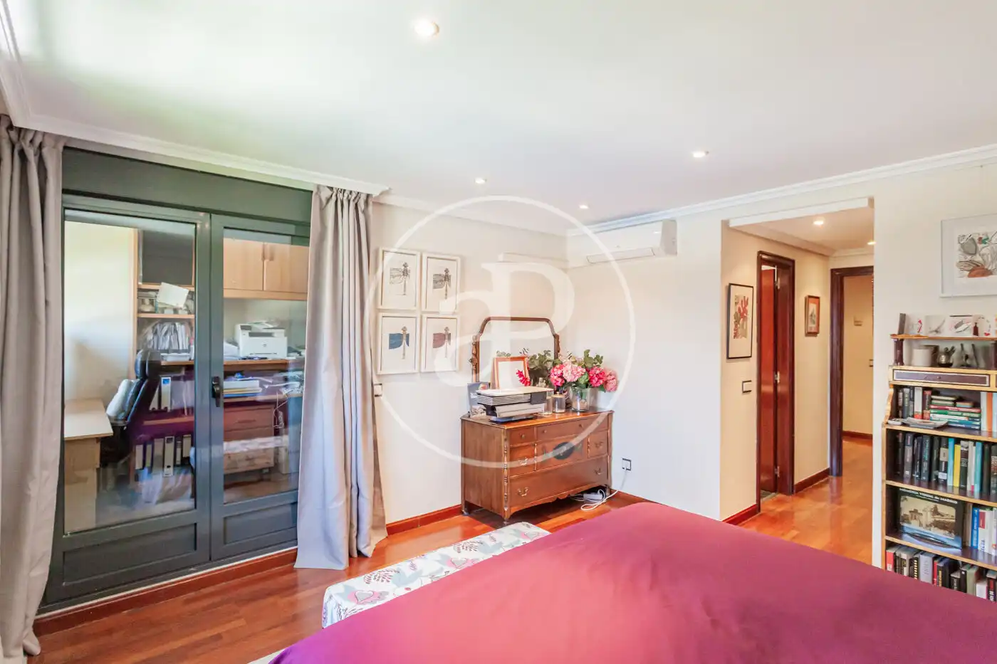 Habitación de Casa adosada en venta en Madrid con Aire acondicionado, Calefacción y Jardín privado