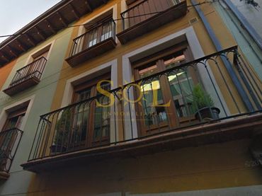 Flat with balcony for sale in Calle Cardiles 4
