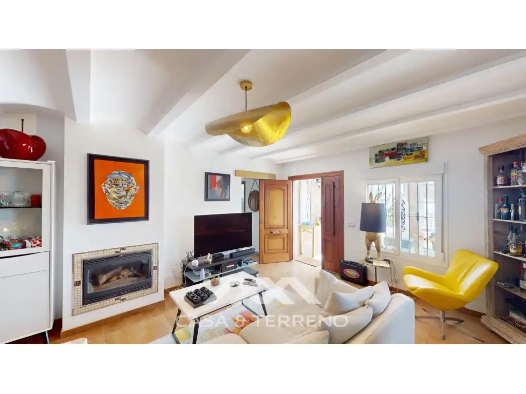 Sala d'estar de Casa o xalet en venda en Arenas amb Aire condicionat, Jardí privat i Terrassa