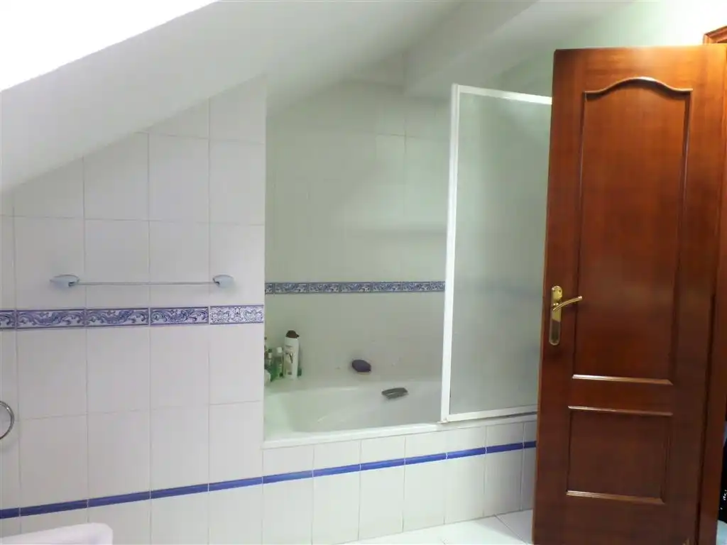 Badezimmer von Maisonette zum Verkauf in Fuengirola mit Klimaanlage, Terrasse und Gemeinschaftspool