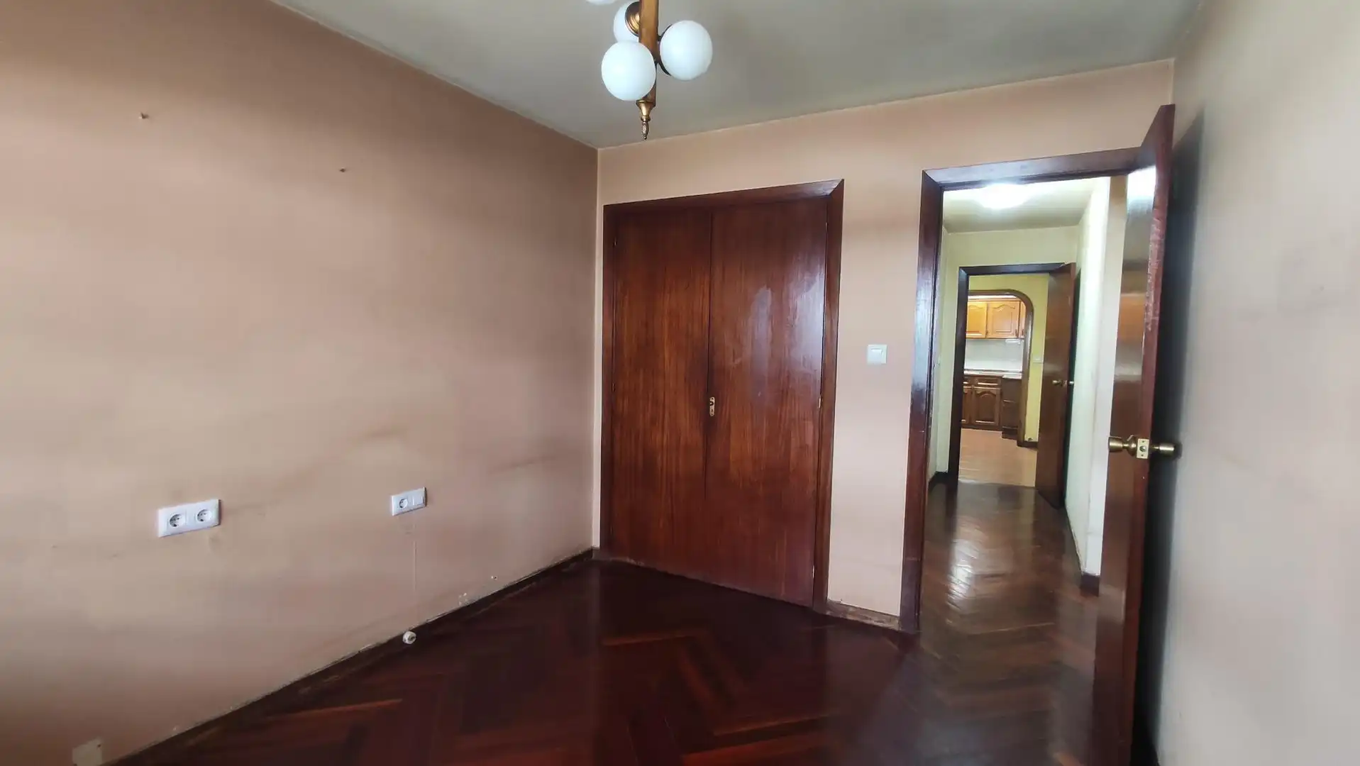 Comedor de Piso en venta en Vigo  con Calefacción, Trastero y Balcón
