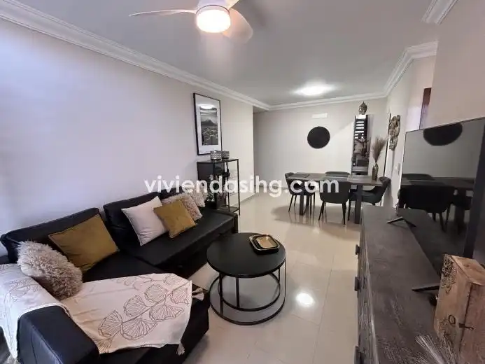 Sala d'estar de Pis de lloguer en Puerto de la Cruz amb Rentadora i Internet