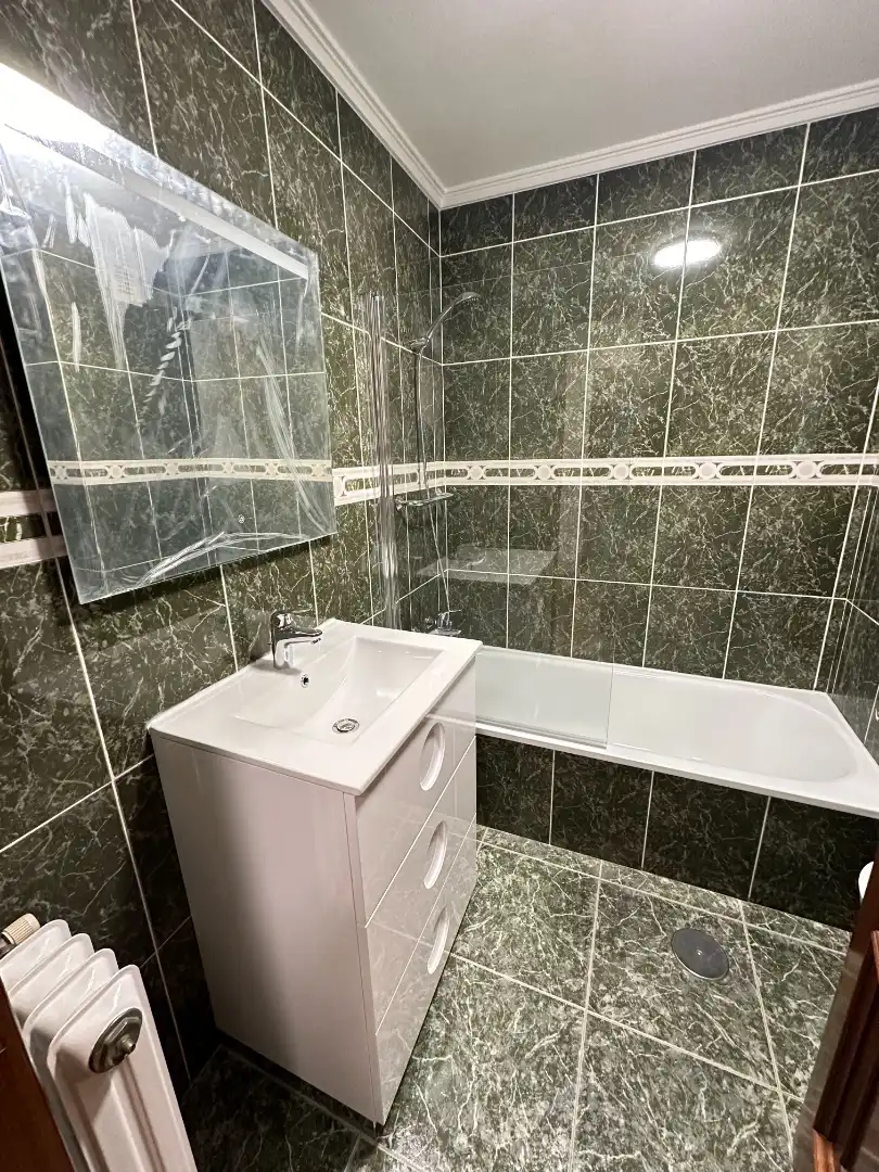 Bathroom of Flat for sale in Ourense Capital   with Heating, Parquet flooring and Storage room