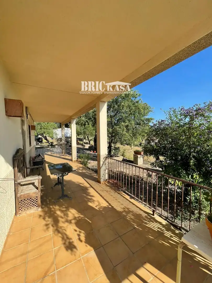 Vista exterior de Casa o chalet en venta en Arroyo de la Luz con Terraza, Trastero y Piscina
