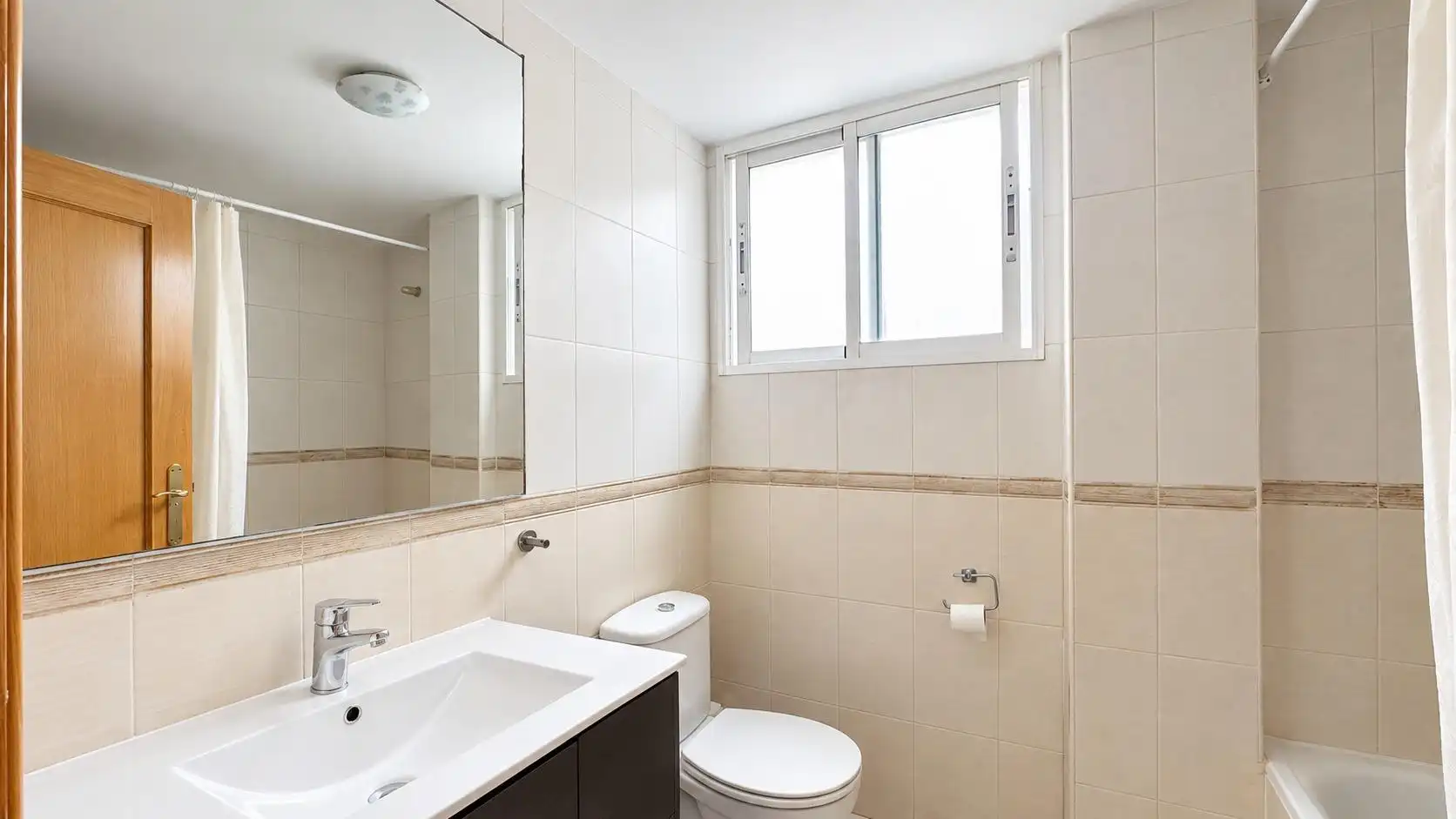 Bathroom of Flat for sale in Carlet, Valencia
