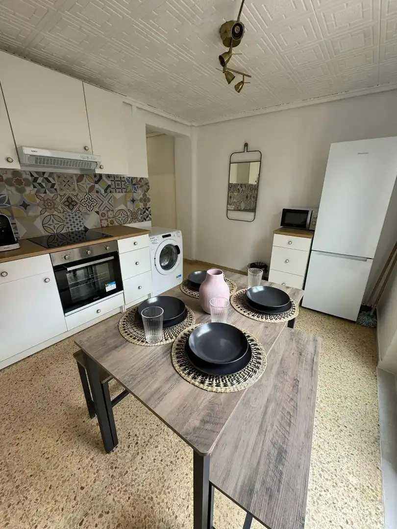 Küche von Wohnung zur untervermieten in Valencia mit Möbliert und Waschmaschine