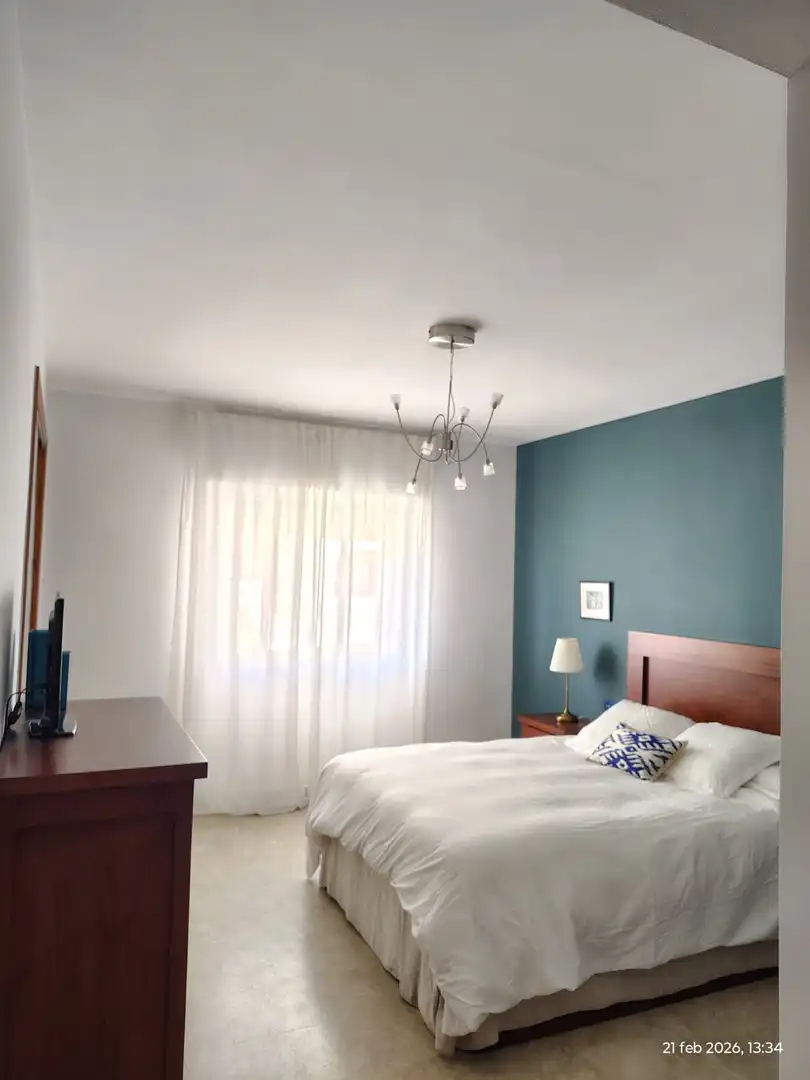 Dormitori de Apartament en venda en Estepona amb Aire condicionat, Terrassa i Piscina