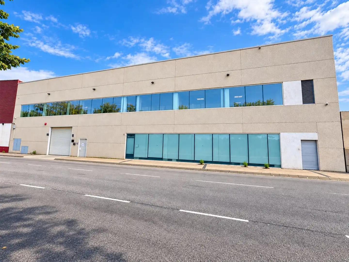 Außenansicht von Fabrikhallen zum Verkauf in Poble Nou - Olivar Gran
