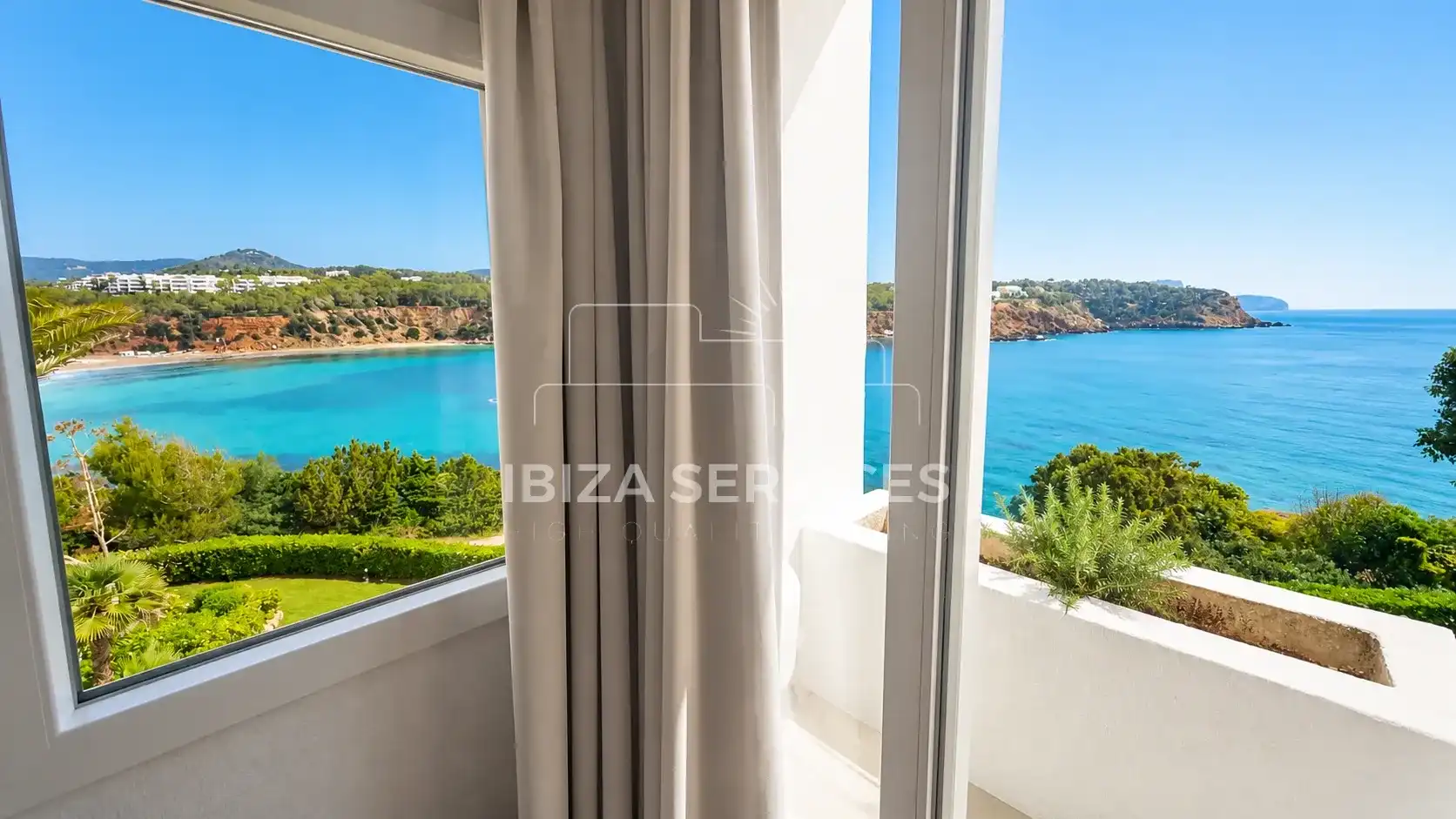 Habitación de Piso de alquiler en Santa Eulària des Riu con Aire acondicionado, Jardín privado y Piscina