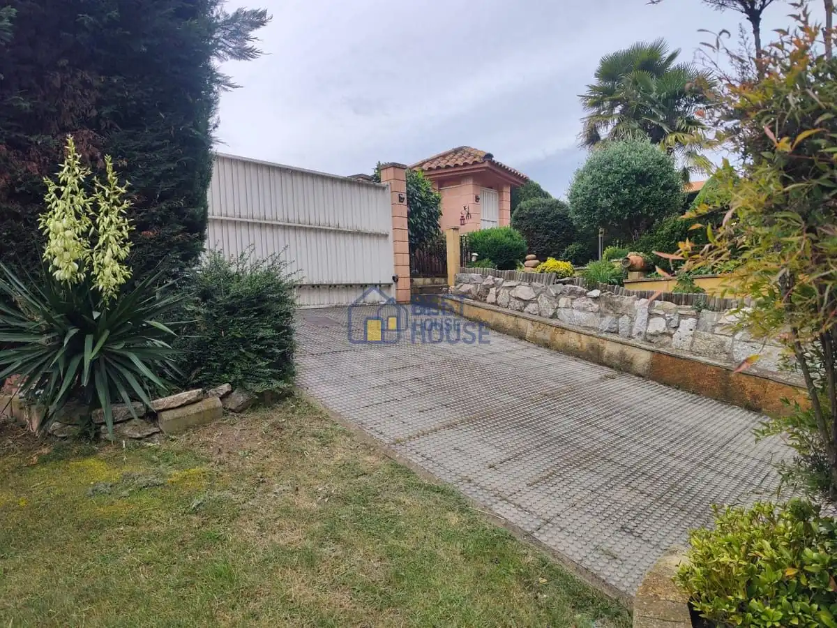 Jardí de Casa o xalet en venda en San Andrés del Rabanedo amb Calefacció, Jardí privat i Parquet