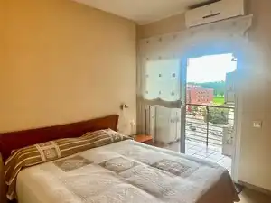 Schlafzimmer von Dachboden zum Verkauf in Figueres mit Klimaanlage, Heizung und Terrasse