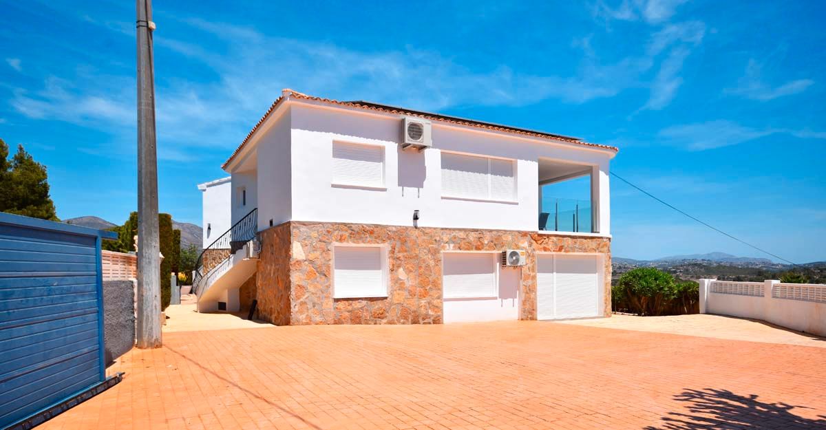 Vista exterior de Casa o xalet en venda en Calpe / Calp amb Aire condicionat, Jardí privat i Terrassa