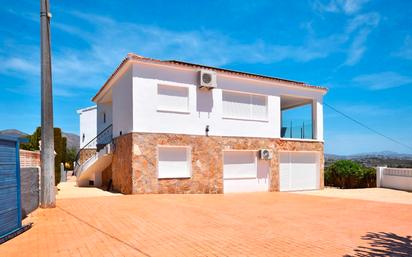 Vista exterior de Casa o xalet en venda en Calpe / Calp amb Aire condicionat, Terrassa i Piscina