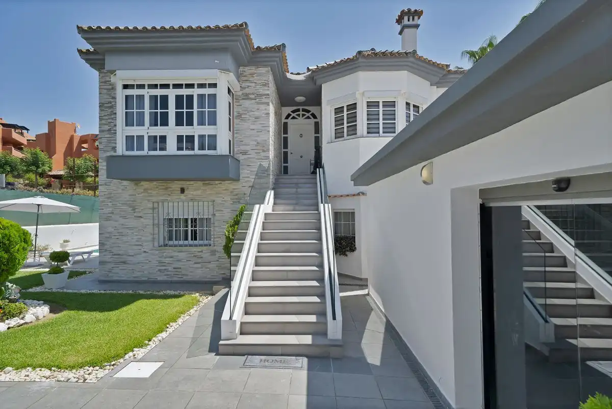 Casa con piscina en venta en Estepona - Estepona,Centro,Torre la Sal, imagen 2