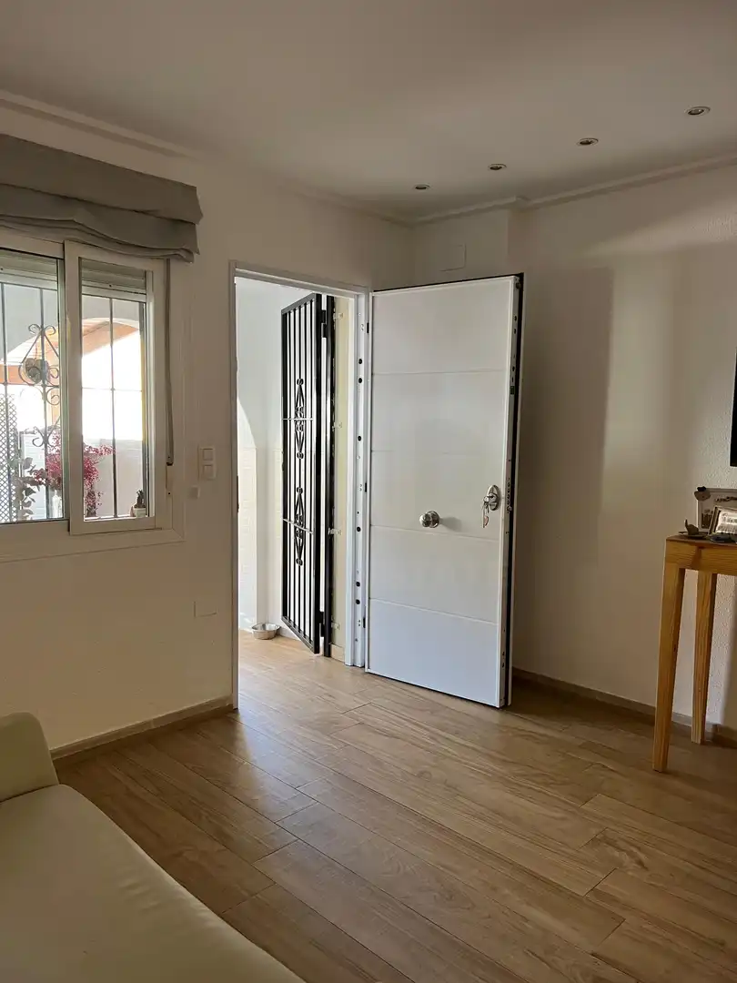Casa amb piscina en venda a Avenida de Polonia 296, imagen 5
