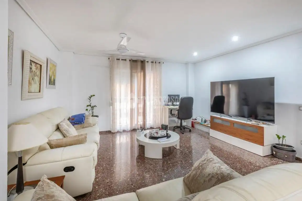 Living room of Houses for sale in Valencia  with Air Conditioner, Terrace and Balcony