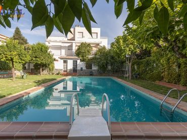 Maison jumelée avec balcon à vendre à Calle de Almajara 27