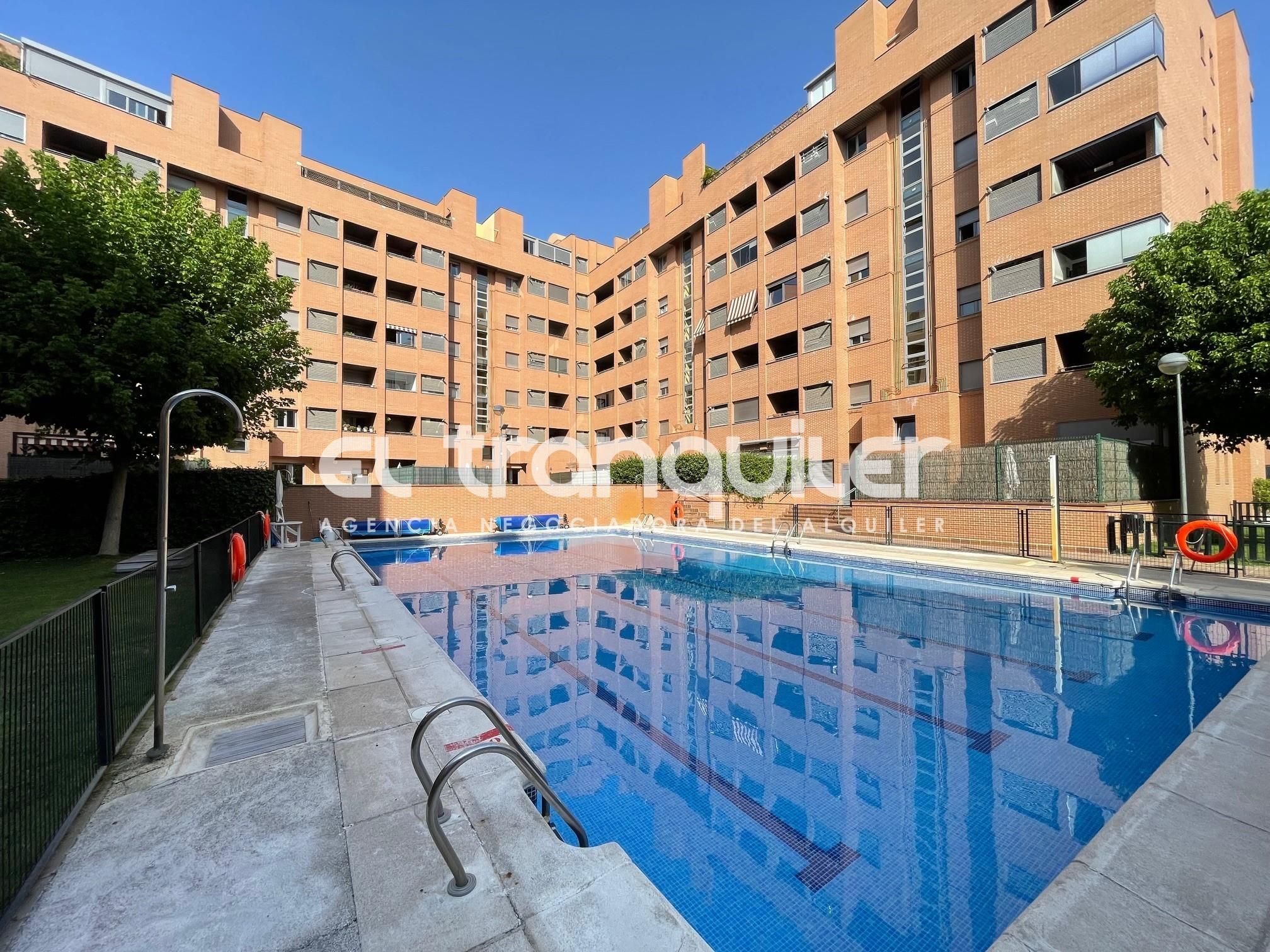 Piscina de Pis de lloguer en  Madrid Capital amb Aire condicionat, Parquet i Terrassa