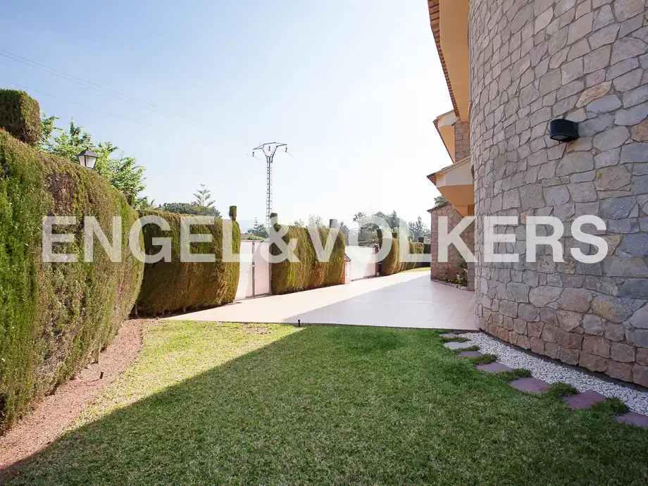 Vista exterior de Casa o chalet en venta en Serra con Calefacción, Jardín privado y Trastero