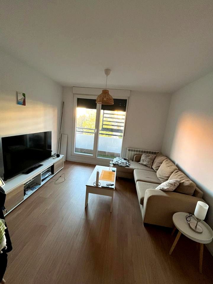 Living room of Flat to share in  Madrid Capital  with Air Conditioner, Heating and Swimming Pool
