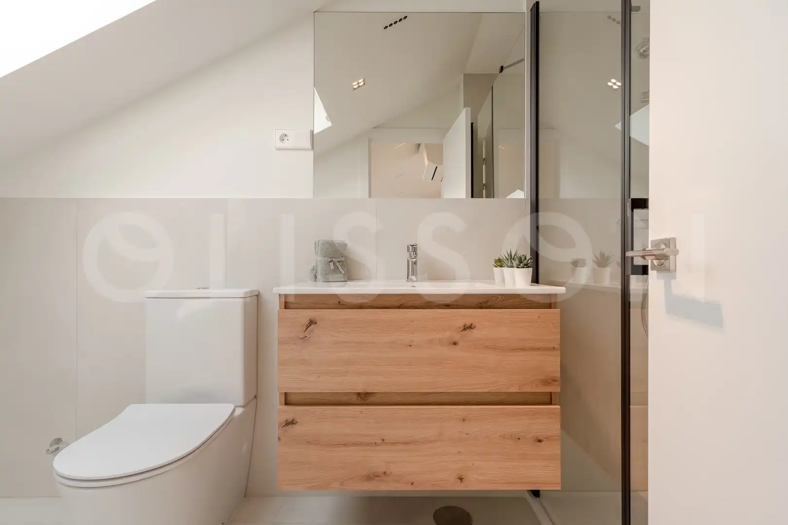 Bathroom of Houses for sale in Madrid  with Air Conditioner, Heating and Private garden