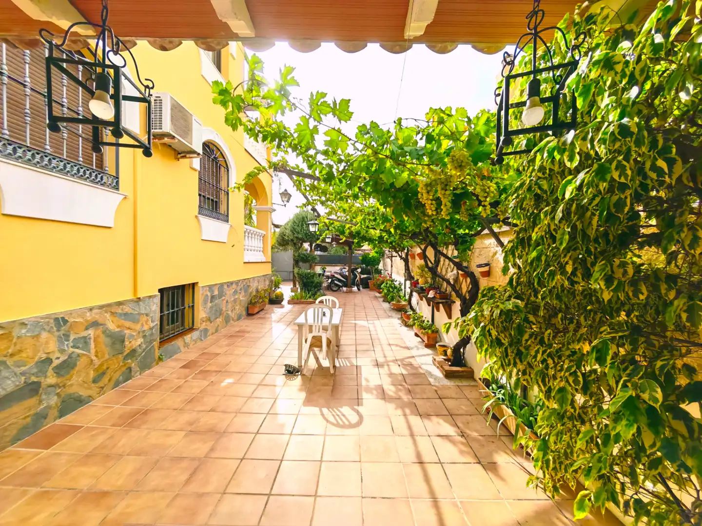 Vista exterior de Casa o chalet en venta en Alhaurín de la Torre con Aire acondicionado, Calefacción y Jardín privado