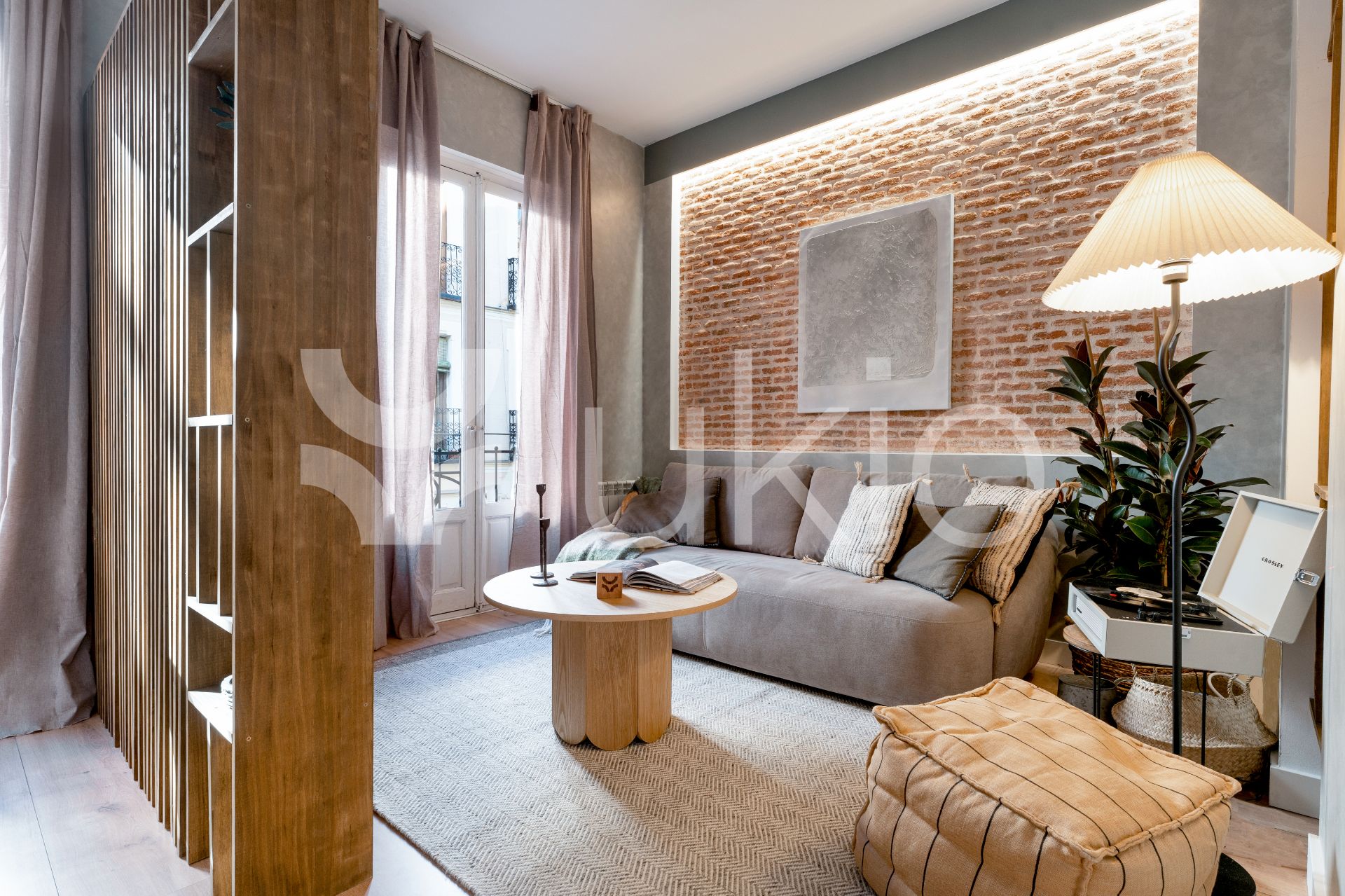 Sala d'estar de Apartament de lloguer en  Madrid Capital amb Aire condicionat, Calefacció i Moblat