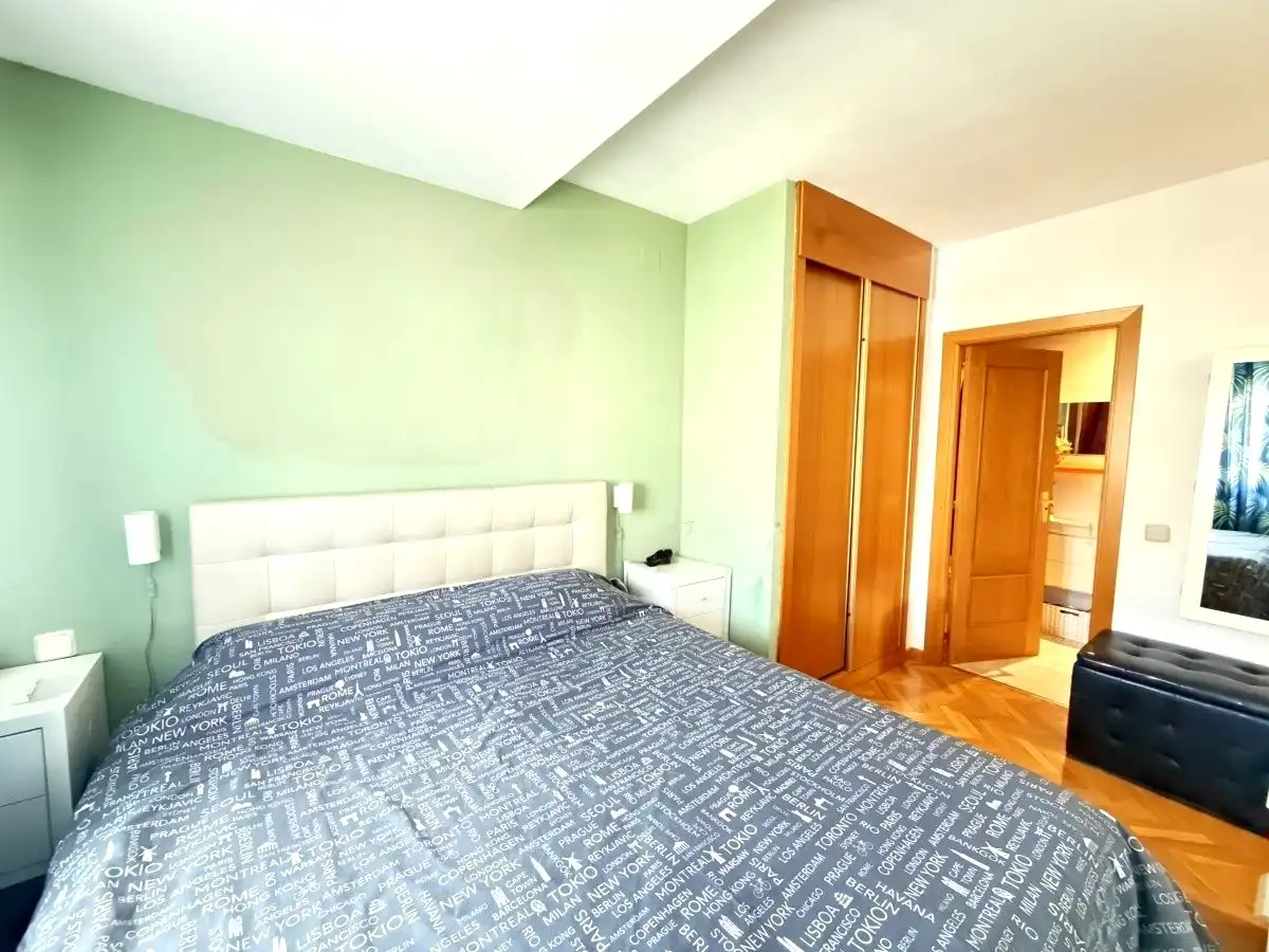 Bedroom of Flat for sale in Madrid  with Heating, Storage room and Community pool