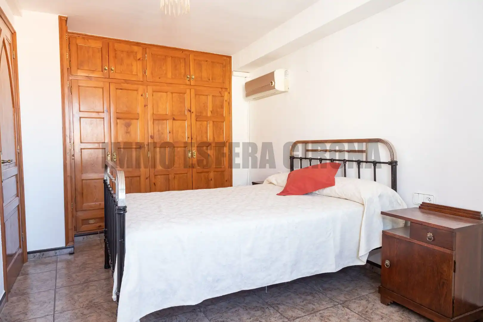 Habitación de Casa o chalet en venta en Celrà con Aire acondicionado, Calefacción y Jardín privado