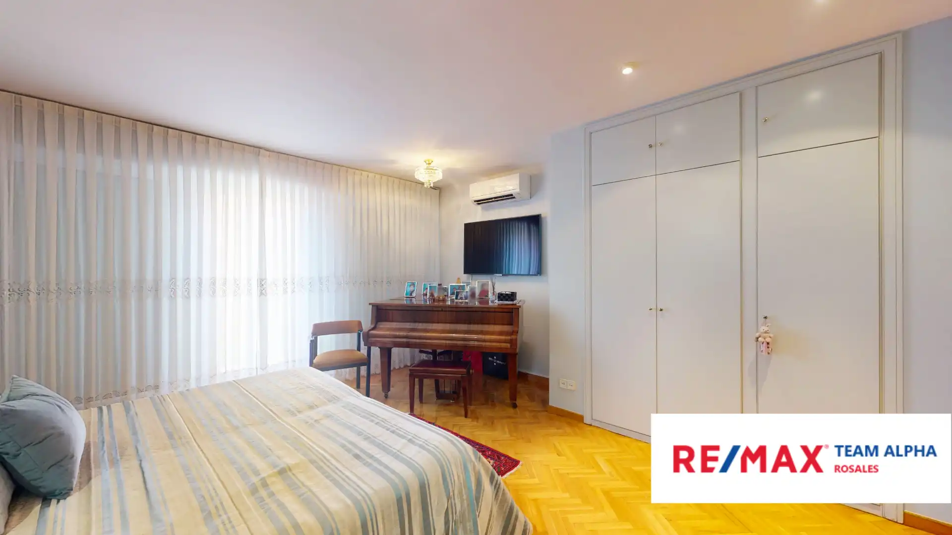 Habitación de Casa adosada en venta en Madrid con Aire acondicionado, Calefacción y Jardín privado
