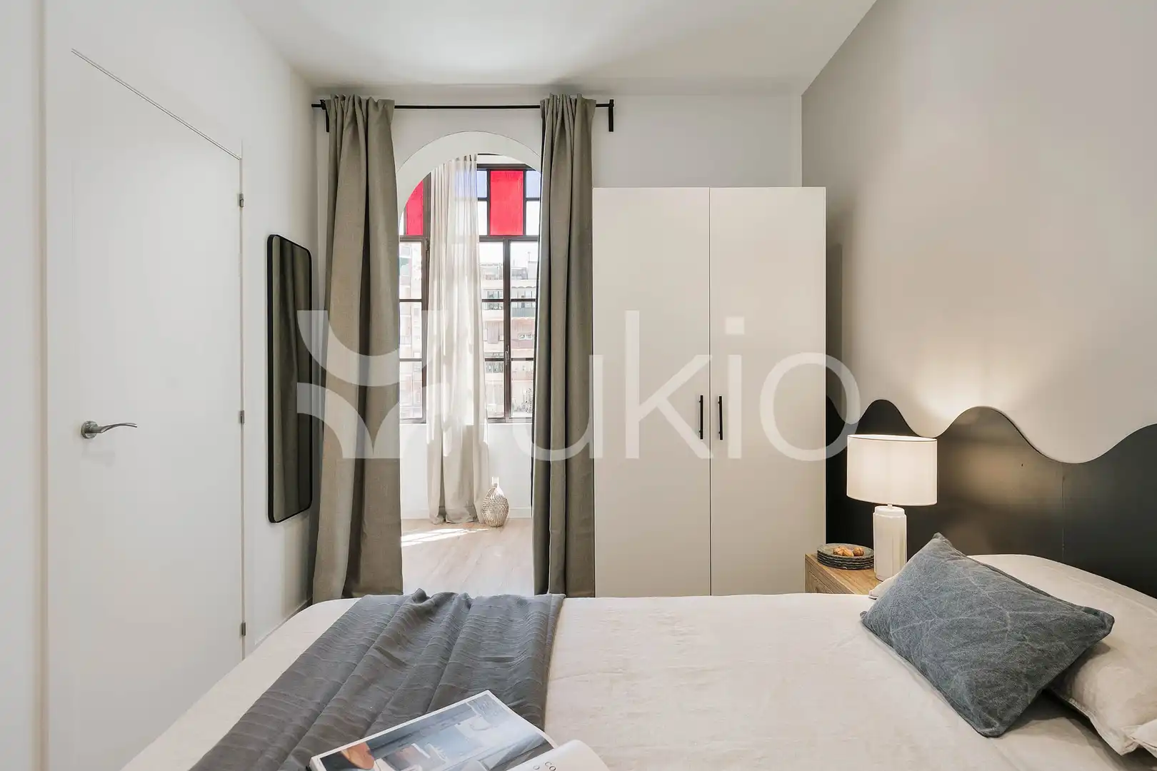 Dormitori de Apartament de lloguer en Barcelona amb Aire condicionat, Calefacció i Moblat