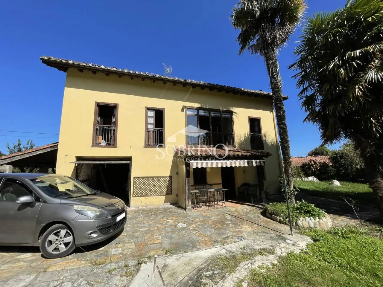 House for sale in Calle La Riega 1