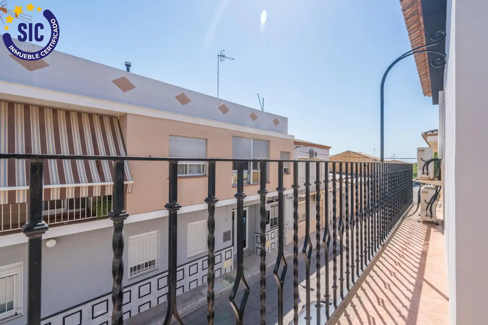 Vista exterior de Casa adosada en venda en Casinos amb Aire condicionat, Terrassa i Moblat