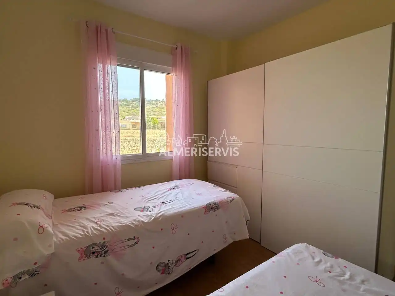 Habitación de Piso de alquiler en El Ejido con Terraza, Amueblado y Piscina comunitaria