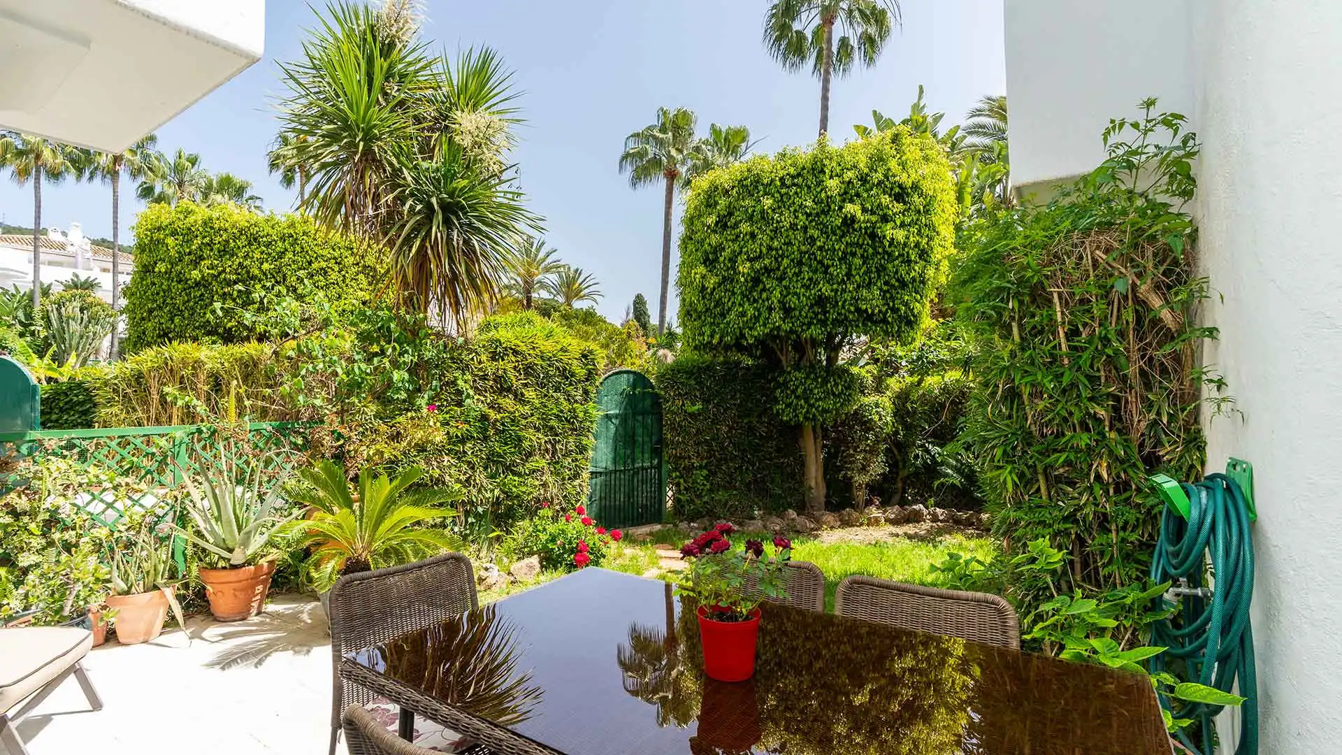 Jardí de Casa adosada en venda en Marbella amb Aire condicionat, Jardí privat i Terrassa