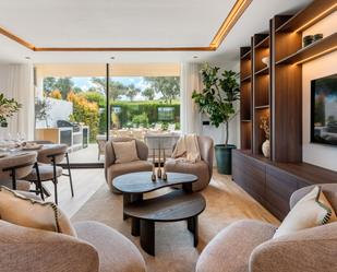 Living room of Single-family semi-detached for sale in Marbella  with Air Conditioner, Terrace and Storage room