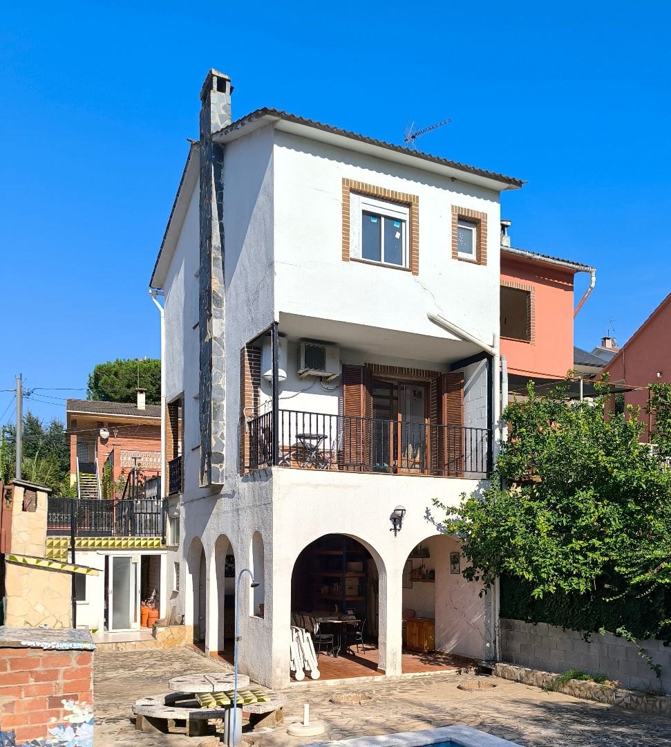 Vista exterior de Casa adosada en venta en Lliçà d'Amunt con Aire acondicionado, Jardín privado y Piscina