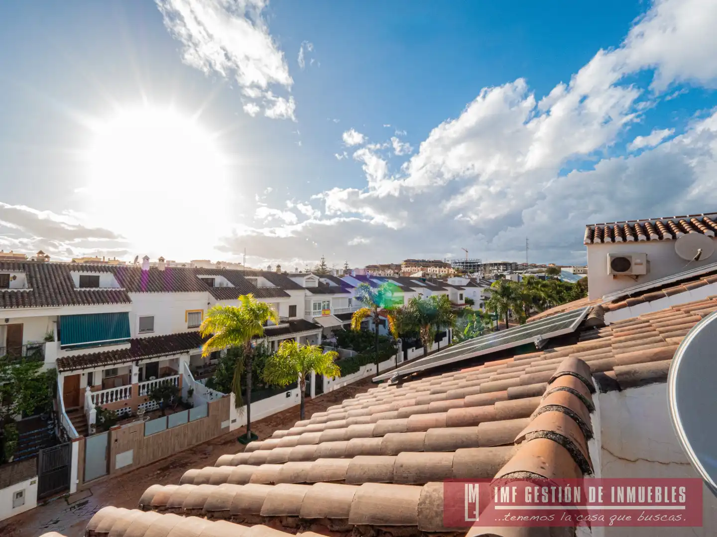 Vista exterior de Casa adosada en venda en Vélez-Málaga amb Aire condicionat, Terrassa i Moblat
