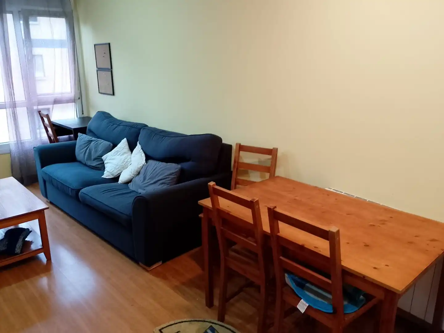 Wohnzimmer von Wohnungen zur Miete in Oviedo  mit Heizung, Parkett und Möbliert