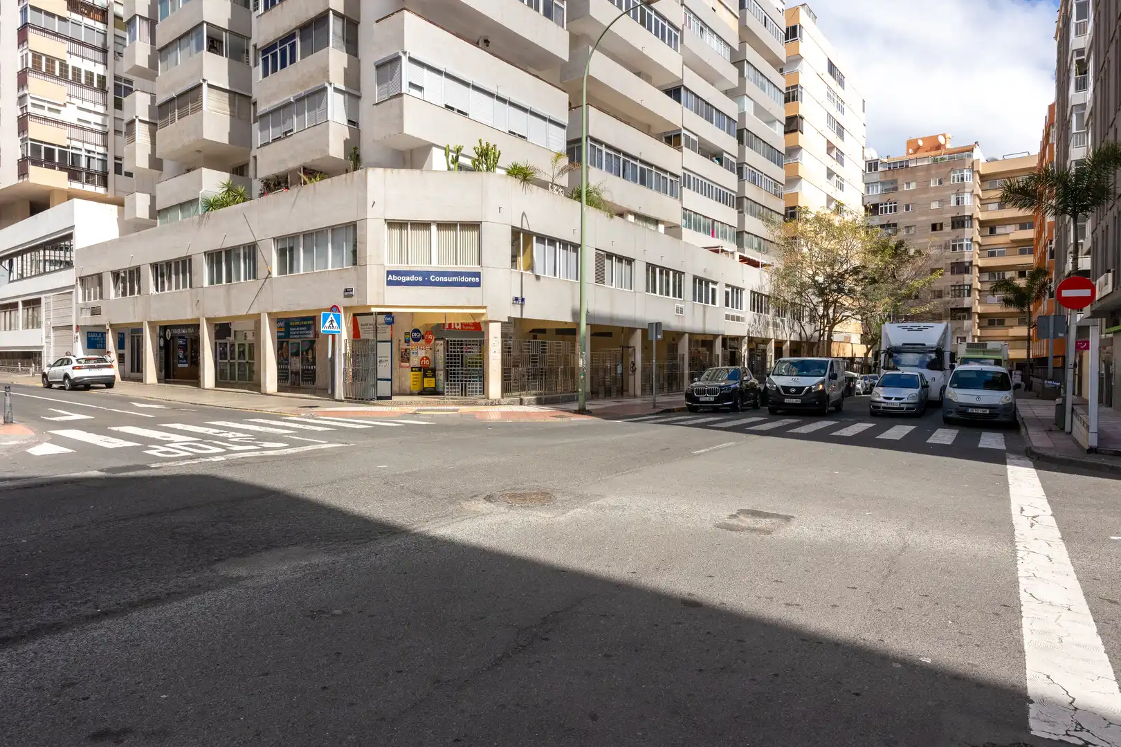 Vista exterior de Pis en venda en Las Palmas de Gran Canaria amb Moblat i Balcó