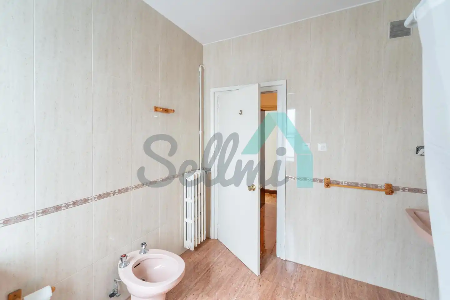 Badezimmer von Wohnung zur untervermieten in Oviedo  mit Heizung, Parkett und Möbliert