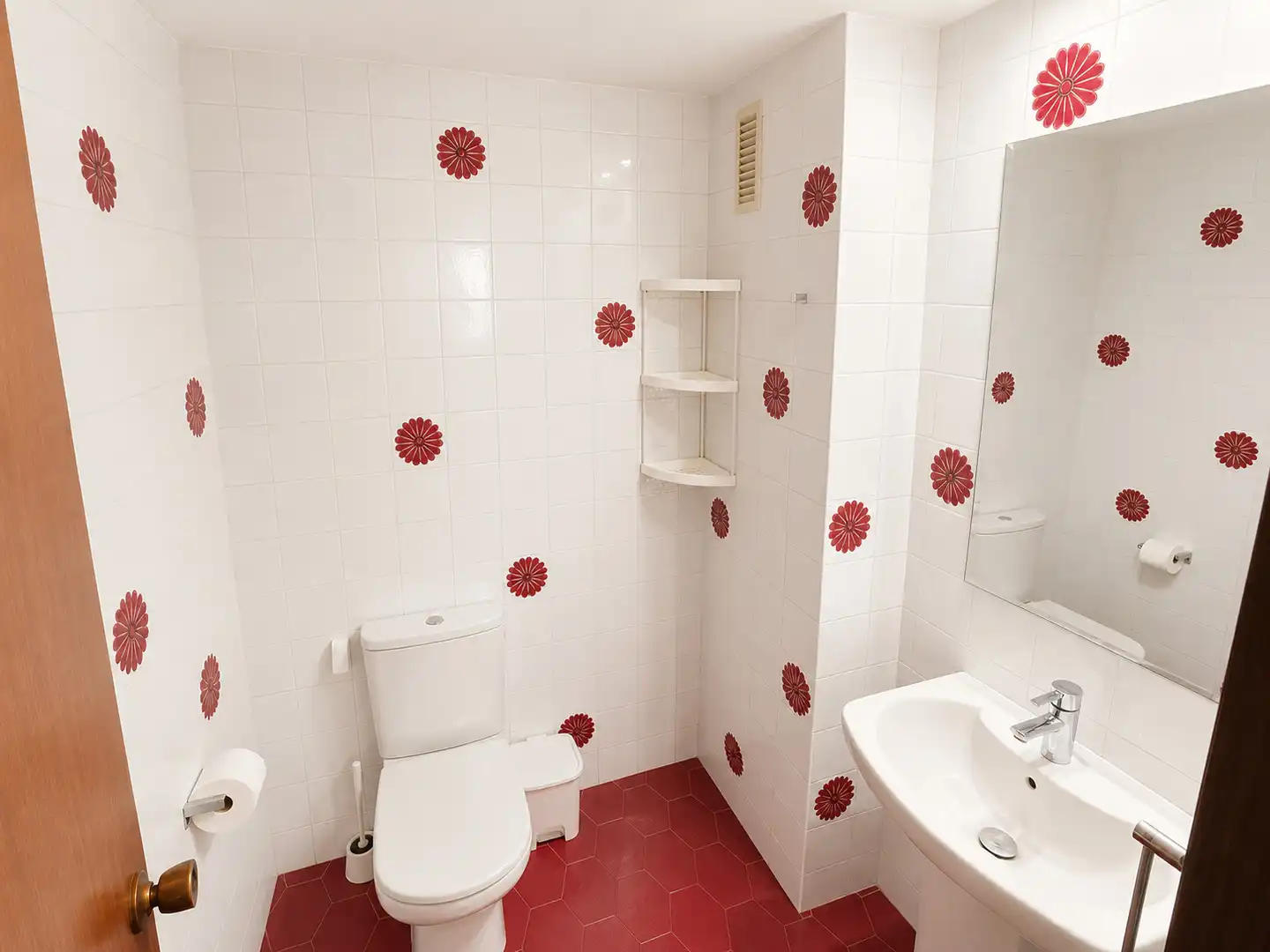 Bathroom of Flat for sale in Castelldefels  with Private garden, Terrace and Storage room