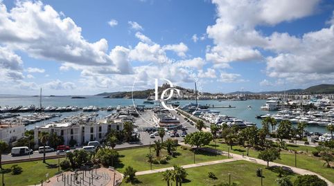Piso de lujo de 321 m2 con piscina, vistas y terraza en venta en Marina Botafoc  Talamanca, Eivissa