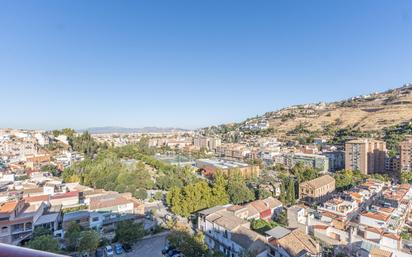 Vista exterior de Pis en venda en  Granada Capital amb Aire condicionat i Terrassa